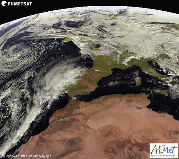 Imagen tomada por el satélite Meteosat para la Agencia Estatal de Meteorología (Aemet) que prevé para mañana, jueves, precipitaciones localmente fuertes en Canarias. 