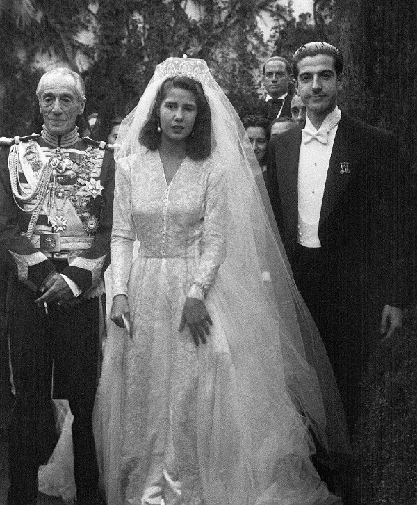 1947, de la Duquesa de Alba, Cayetana Fitz-James Stuart y Silva, con Luis Martínez de Irujo y Artacoz, hijo de los duques de Sotomayor, el día de su boda en la Catedral de Sevilla.