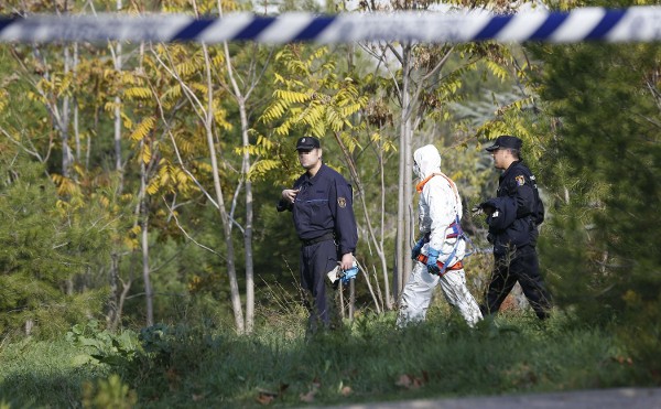 La Policía Nacional buscando en la Dehesa de la Villa de Madrid los cadáveres de la mujer dominicana y de su hija, en paradero desconocido desde junio.
