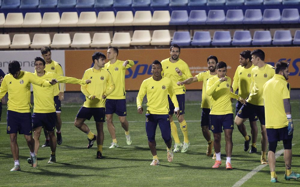 Los jugadores del Villarreal durante el entrenamiento.