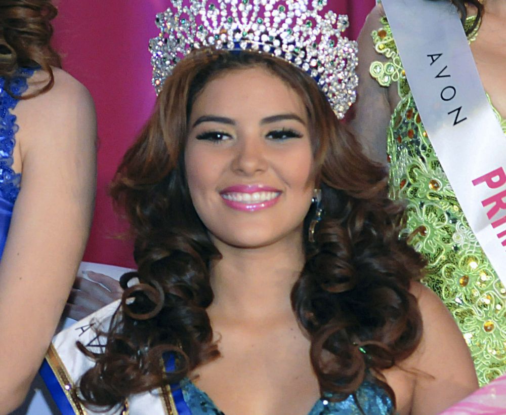 Fotografía del 26 de abril de 2014 de la coronación de la candidata de Honduras a Miss Mundo 2014 María José Alvarado.
