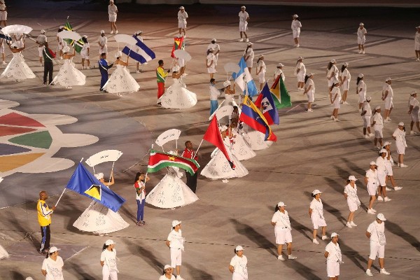Cientos de artistas participan en la clausura de los XXII Juegos Centroamericanos y del Caribe en el estadio Luis 
