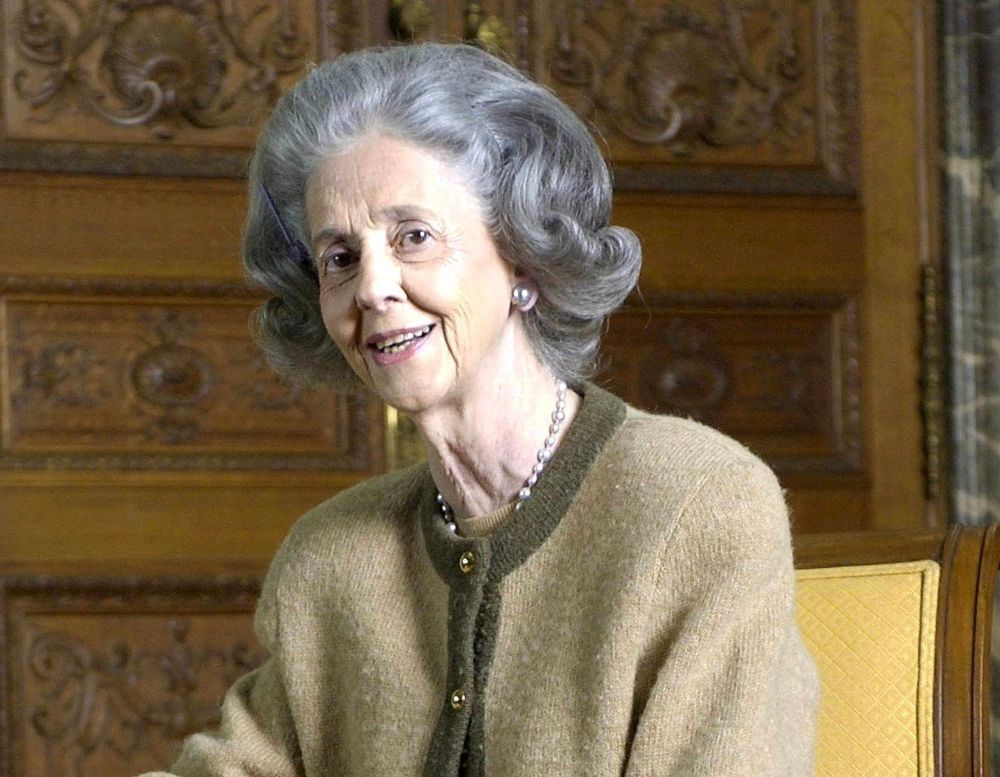 Fotografía de archivo fechada el 8 de enero de 2002 de la reina Fabiola de Bélgica posando en el Palacio Real en Bruselas.