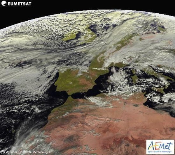 Imagen tomada por el satélite Meteosat para la Agencia Estatal de Meteorología (Aemet) que anuncia para hoy, lunes, vientos fuertes o con intervalos fuertes en el noreste peninsular, Baleares y zonas de Canarias. 