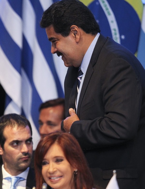 La presidenta de Argentina, Cristina Fernández (abajo), y su homólogo de Venezuela, Nicolás Maduro, participan en el marco de la XLVII Cumbre de Mercosur.