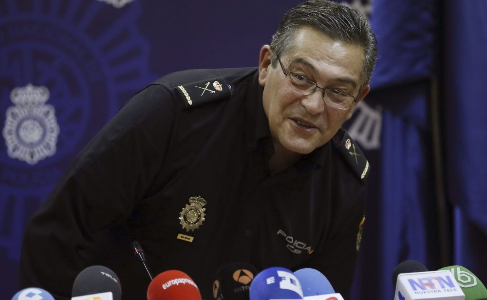 El jefe superior de Policía, Alfonso José Fernández Díez, durante la rueda de prensa ofrecida esta tarde en la que ha explicado la intervención de los Tédax.