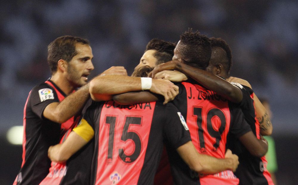 Los jugadores del Almería celebran el gol marcado por Hemed.