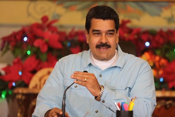 Fotografía cedida por prensa de Miraflores donde se observa al presidente de Venezuela, Nicolás Maduro, durante un acto de gobierno el 22 de diciembre de 2014, en la ciudad de Caracas. 