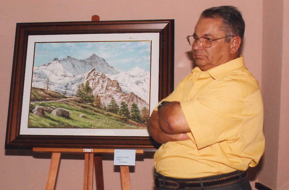 El pintor posa en una exposición anterior.