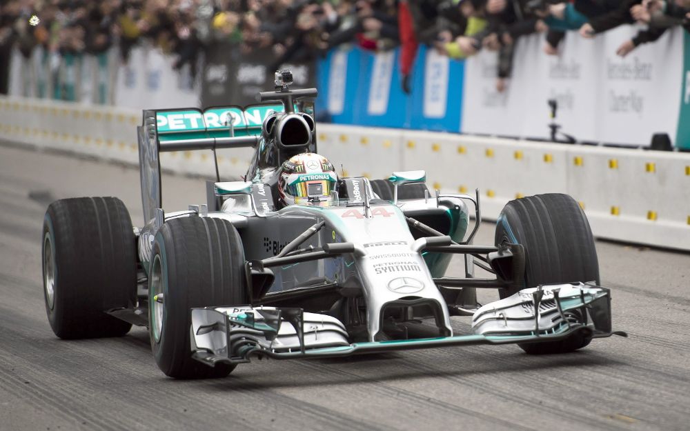Lewis Hamilton en su Mercedes AMG.