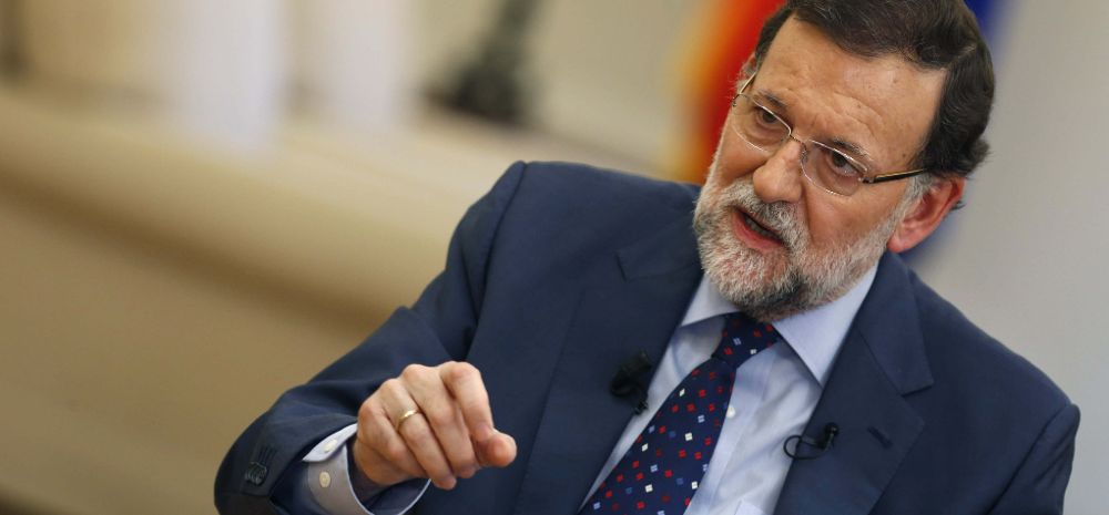 El presidente del Gobierno, Mariano Rajoy, desea que el PSOE tenga "personalidad".