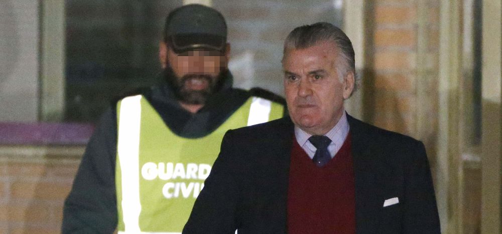El extesorero del PP Luis Bárcenas, a su salida a las 21.50 de la prisión madrileña de Soto del Real.
