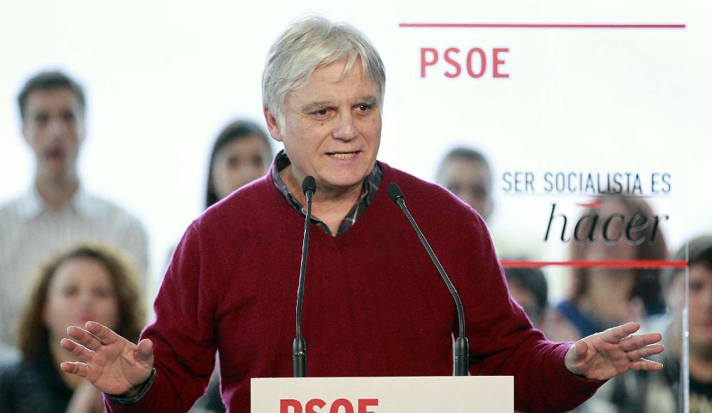 El vicepresidente del Gobierno de Canarias y secretario general del PSC-PSOE, José Miguel Pérez, durante su intervención.