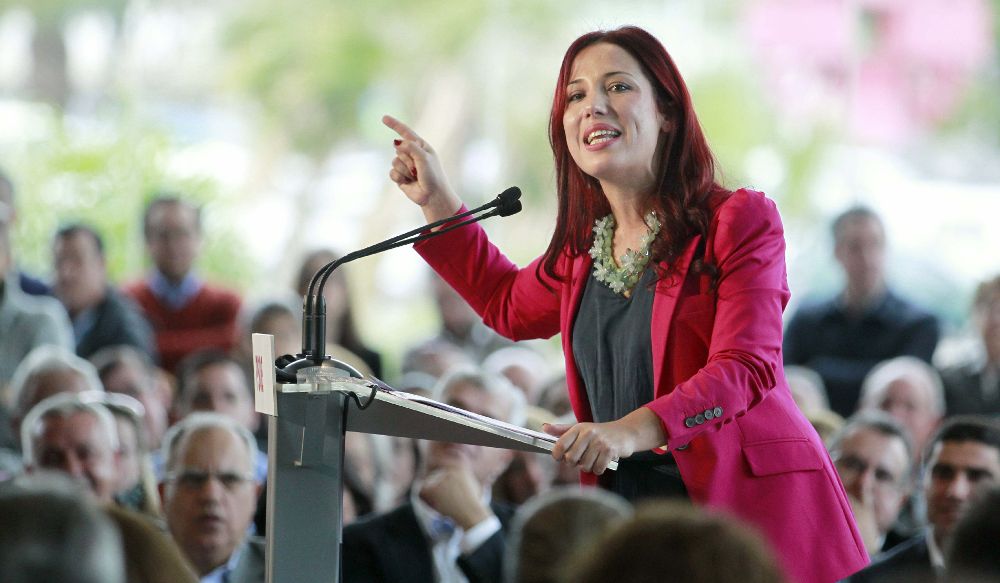 La candidata socialista a la presidencia del Gobierno de Canarias, Patricia Hernández, durante su intervención en un acto en el participó el secretario general del PSOE, Pedro Sánchez.