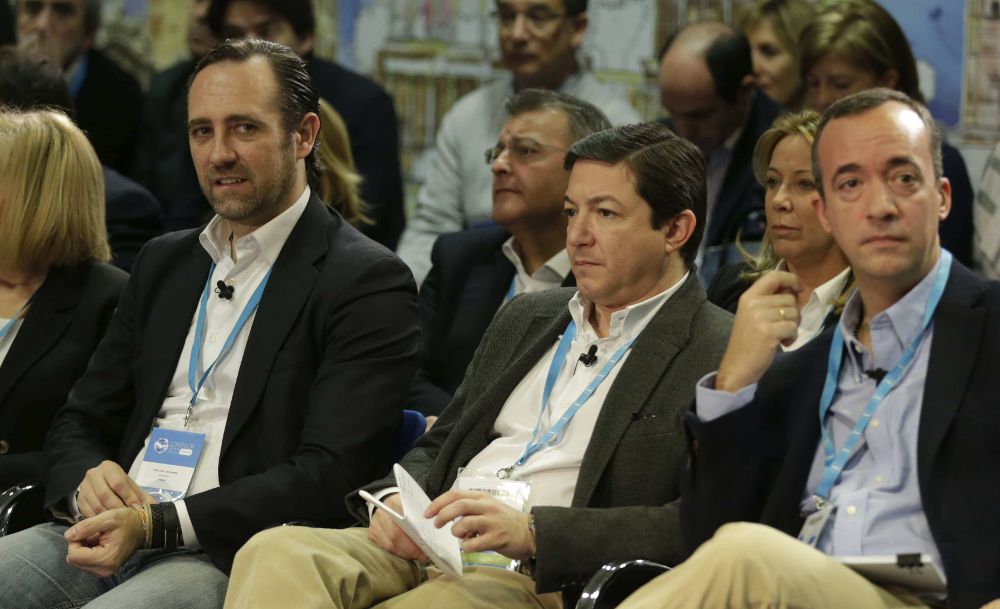 El presidente de Baleares y del PP balear, José Ramón Bauzá (i) en la segunda jornada de la convención nacional del PP, que se celebró este fin de semana en Madrid.