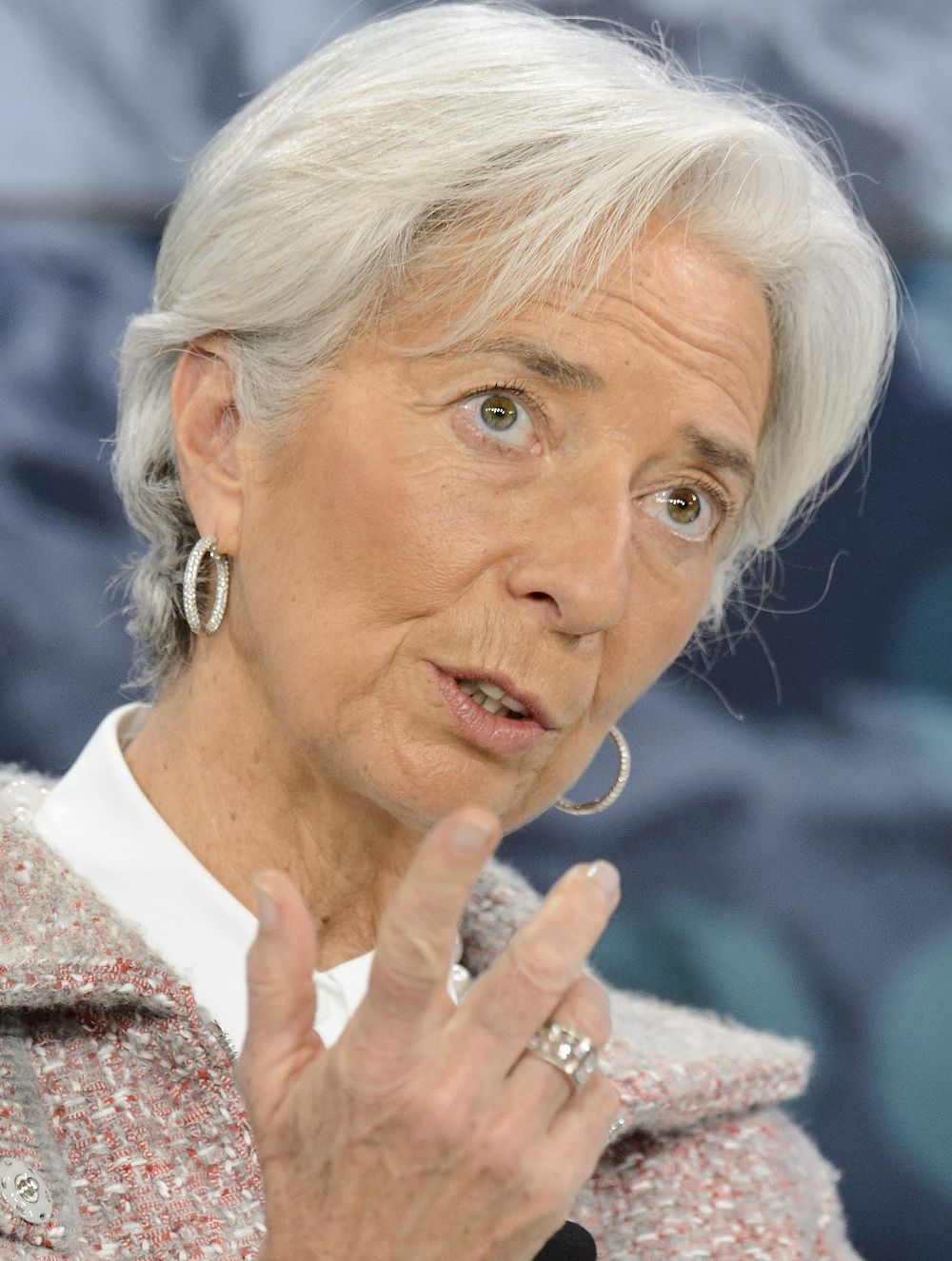 La directora gerente del Fondom Monetario Internacional, Christine Lagarde, participa en una mesa redonda celebrada en el ámbito del 45º Foro Económico Mundial de Davos (Suiza) hoy, viernes 23 de enero de 2105.