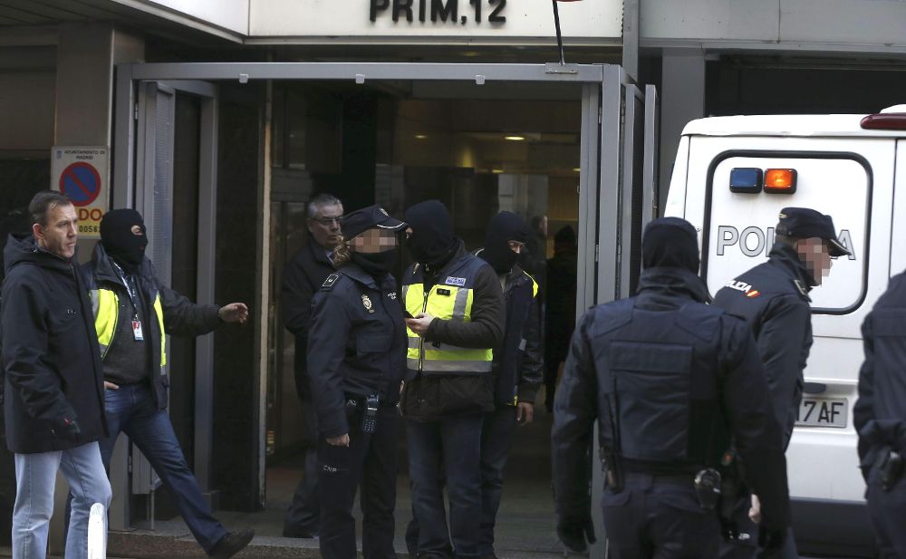 Llegada a la Audiencia Nacional del furgón que traslada a los cuatro presuntos yihadistas detenidos el sábado en Ceuta que pasan a disposición del juez Pablo Ruz, hoy en Madrid.