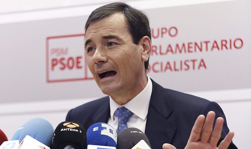El exsecretario general de los socialistas madrileños, Tomás Gómez, durante la rueda de prensa que ha ofrecido hoy en las dependencias del PSM de la Asamblea de Madrid.