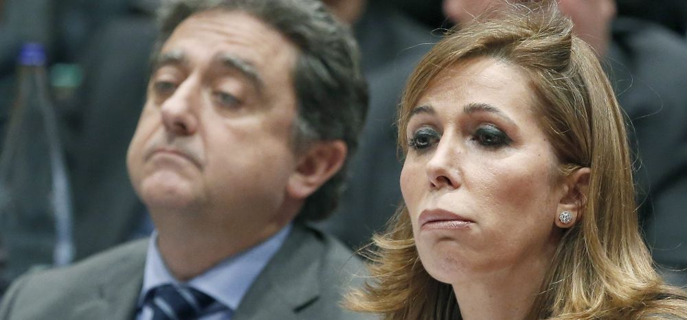 Los líderes del PPC, Alicia Sánchez-Camacho y Enric Millo, escuchan las explicaciones del presidente de la Generalitat, Artur Mas.