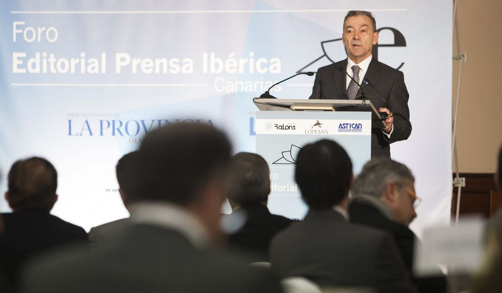 El presidente del Gobierno de Canarias, Paulino Rivero, hoy durante su intervención en el foro informativo que organiza Editorial Prensa Ibérica.