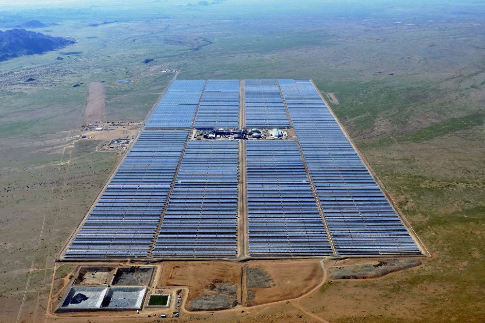 Fotografía facilitada por Abengoa de la planta Kaxu Solar One, en Pofadder, la mayor planta termosolar del continente africano .