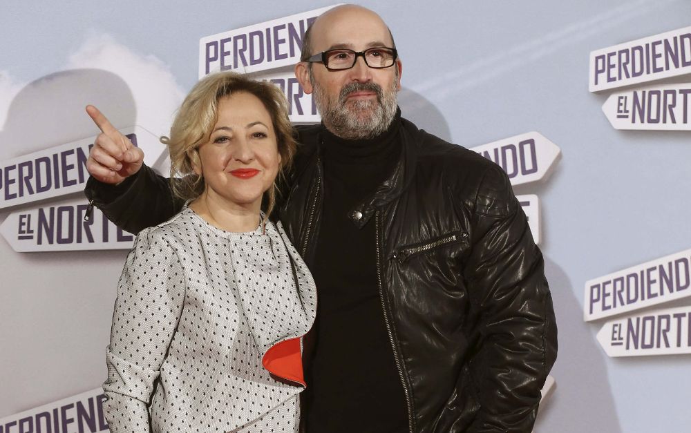 Los actores Carmen Machi y Javier Cámara (d), a su llegada al estreno de la película "Perdiendo el Norte", en la que han participado.