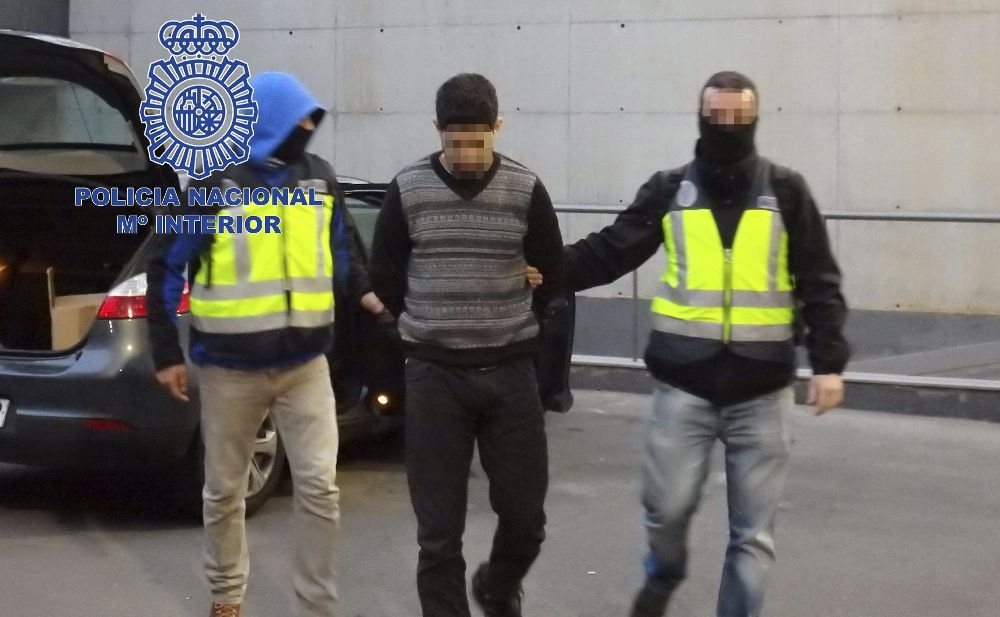 Detención de uno de ocho presuntos miembros de la célula yihadista en una operación antiterrorista.