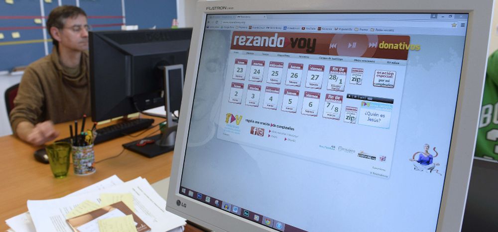 Detalle de la instalaciones donde se desarrolla la primera página web en español para escucha y descarga de oraciones, www.rezandovoy.org.