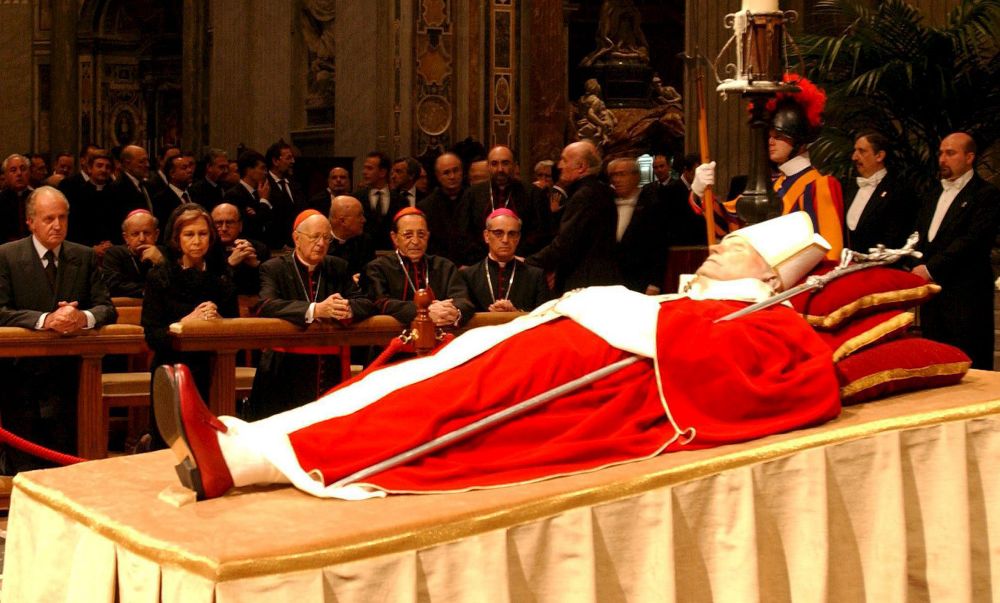 Velatorio de Juan Pablo II en el Vaticano, el 8 de abril de 2005.EFE