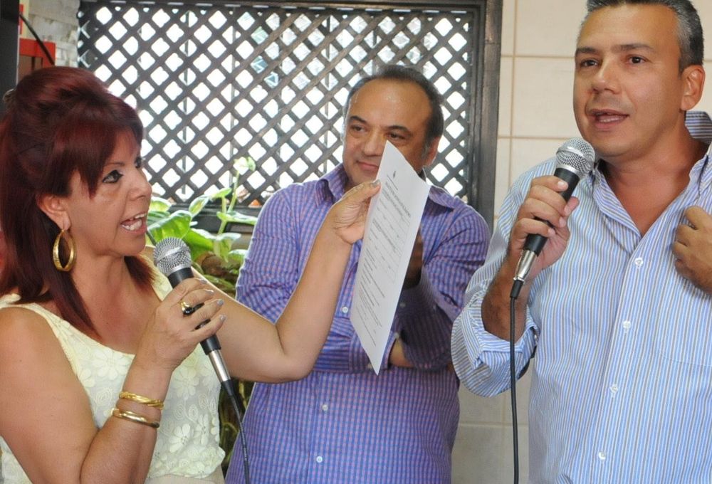 Dámaso Arteaga (dcha.) y Carmen Tejera durante una asamblea del Rastro.