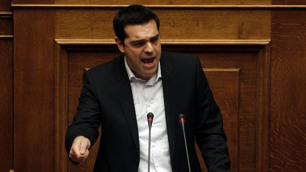 El primer ministro griego, Alexis Tsipras, da un discurso durante una sesión plenaria del parlamento griego.