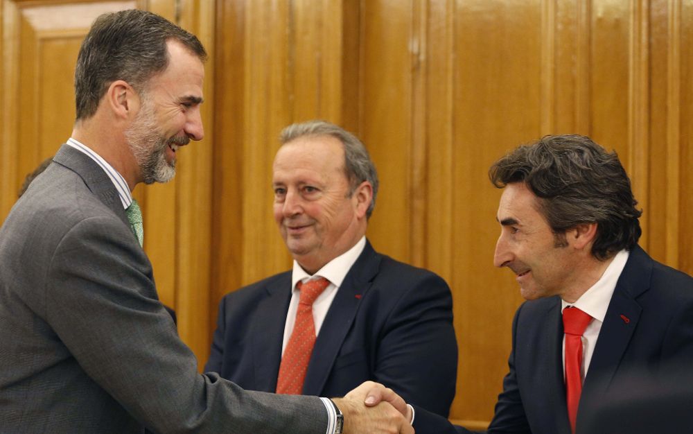 El Rey Felipe ha recibido hoy en audiencia en el Palacio de la Zarzuela a responsables de la organización de la Vuelta Ciclista.