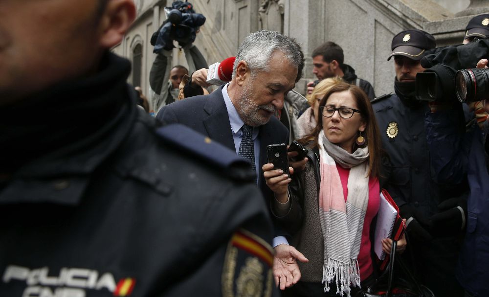 El expresidente de la Junta de Andalucía y exconsejero de Economía y Hacienda José Antonio Griñán, a su salida del Tribunal Supremo.