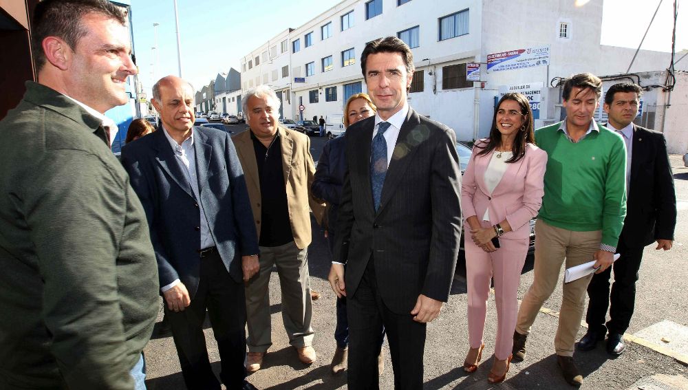 El presidente el PP de Canarias y ministro de Industria, Energía y Turismo, José Manuel Soria, antes de asistir a una reunión con empresarios de Telde.