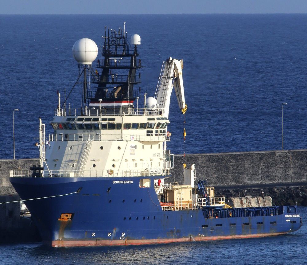 El buque Grampian Surveyor, de la empresa Otech, que transporta el robot submarino que intentará acceder a 2.400 metros de profundidad en la zona del hundimiento del pesquero ruso Oleg Naydenov.