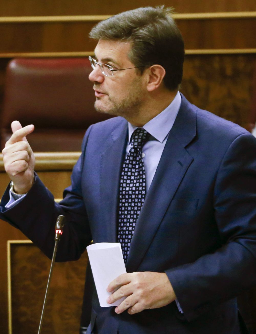 El ministro de Justicia, Rafael Catalá, durante su intervención en el pleno del Congreso celebrado hoy en la Cámara Baja.
