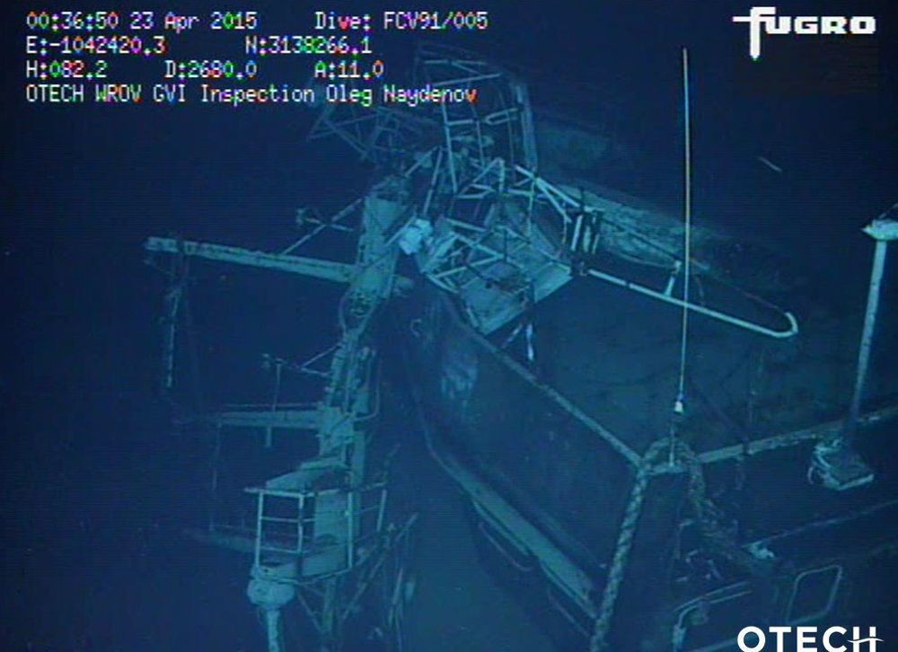 Fotografía facilitada por el Ministerio de Fomento de una imagen captada por el robot submarino (ROV) que está inspeccionando el pesquero ruso Oleg Naydenov, hundido a 2.700 metros de profundidad.