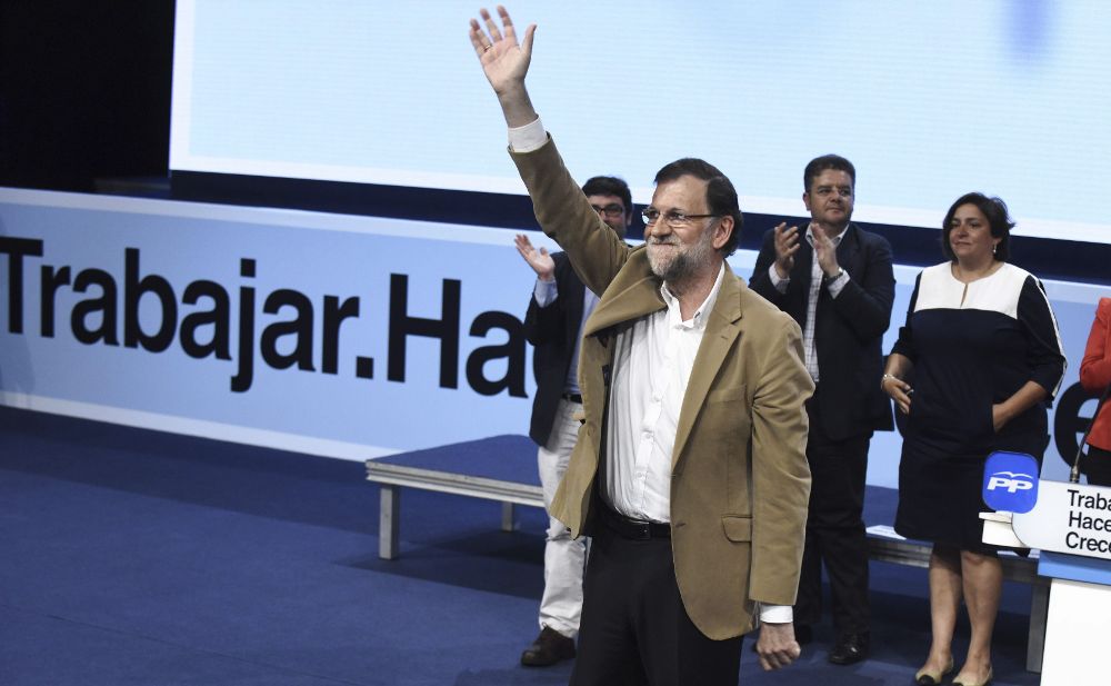 Mariano Rajoy durante el acto de presentación hoy de la candidata del PP a la reelección en la Presidencia de Castilla-La Mancha, María Dolores de Cospedal.