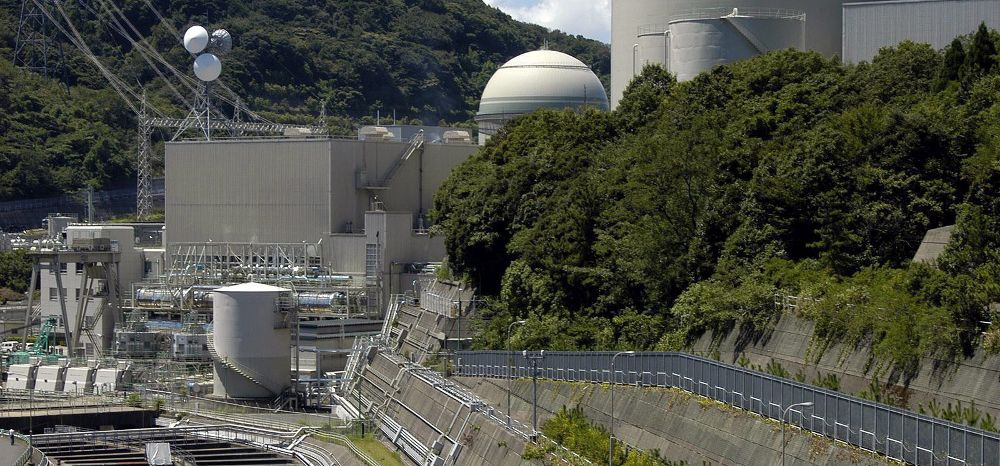 Foto de archivo tomada el 11 de agosto de 2004 de la central nuclear de Takahama.