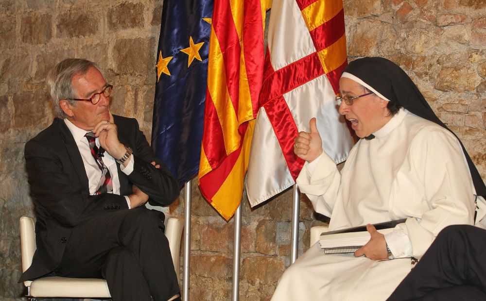 Una de las estrategias más insólitas de la campaña: CiU presentó a una monja que se declaró enamorada de Artur Mas y que, por supuesto, era independentista catalana.