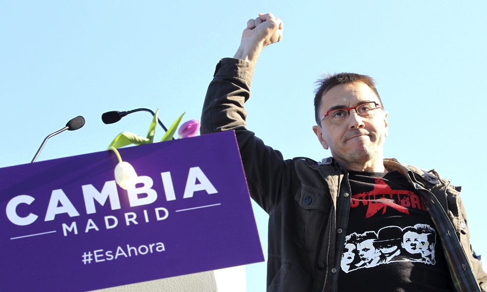 El exdirigente de Podemos, Juan Carlos Monedero, durante su intervención en el mitin de cierre de campaña.