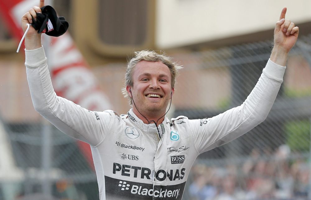 El alemán de Mercedes Nico Rosberg celebra su victoria.