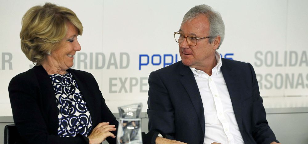 La presidenta del PP de Madrid, Esperanza Aguirre (i), y el presidente del PP Murcia, Ramón Luis Valcárcel, durante la reunión del Comité Ejecutivo Nacional del partido.