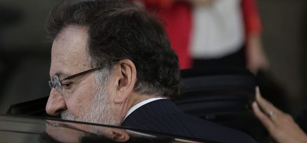 El presidente del Gobierno, Mariano Rajoy, a su llegada a la sesión de control al Gobierno celebrada hoy en el Congreso de los Diputados.