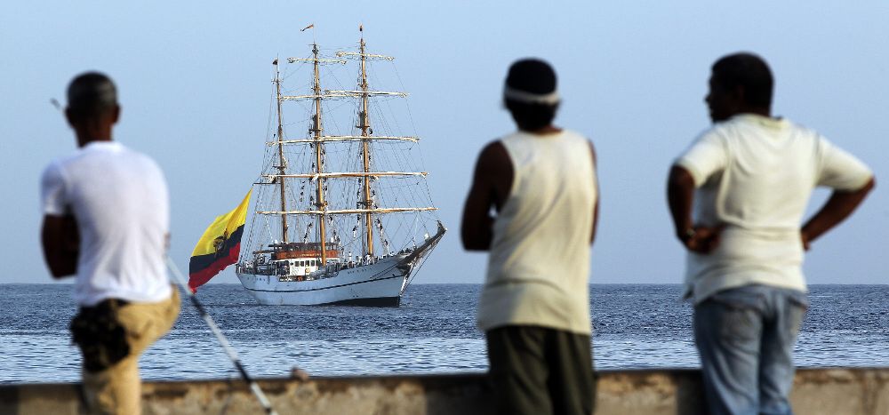 El buque escuela Guayas, de la Armada de Ecuador llegando a La Habana (Cuba).