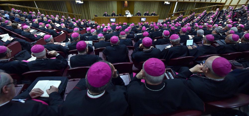 El papa Francisco se dirige a los obispos durante la 68ª Asamblea General de la Conferencia Episcopal Italiana que se celebra en Ciudad del Vaticano, el 18 de mayo del 2015.