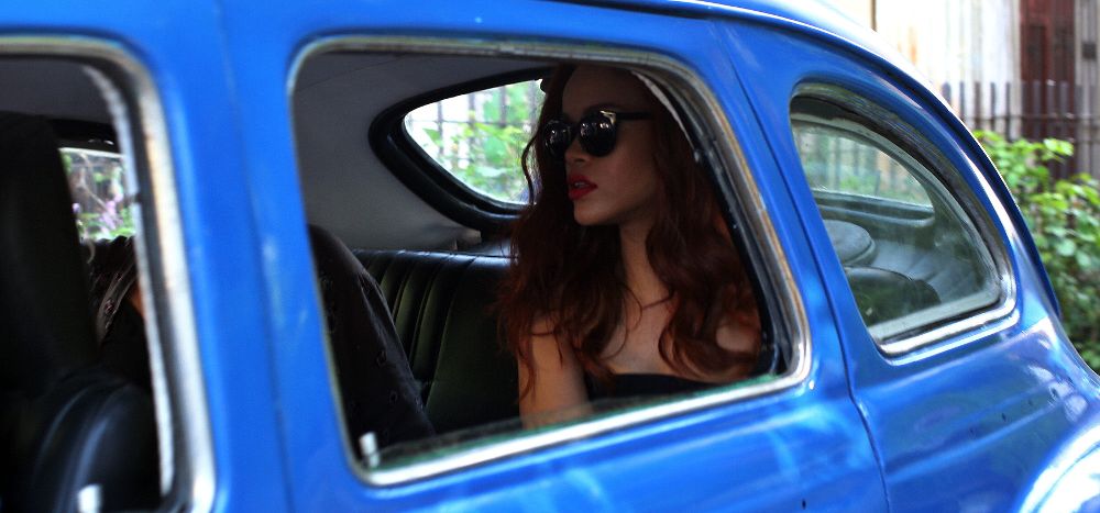 La cantante barbadense Rihanna es vista dentro de un vehículo clásico en La Habana(Cuba). 