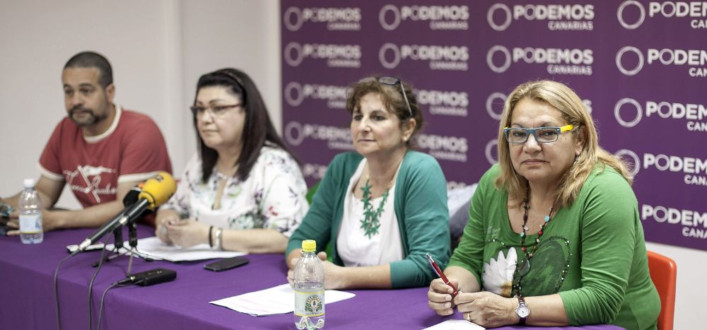Los miembros de Podemos Canarias Agustín Henríquez, Carmen valido, Conchi Monzón y la secretaria general en Canarias Mary Pita, el día que presentaron su programa.