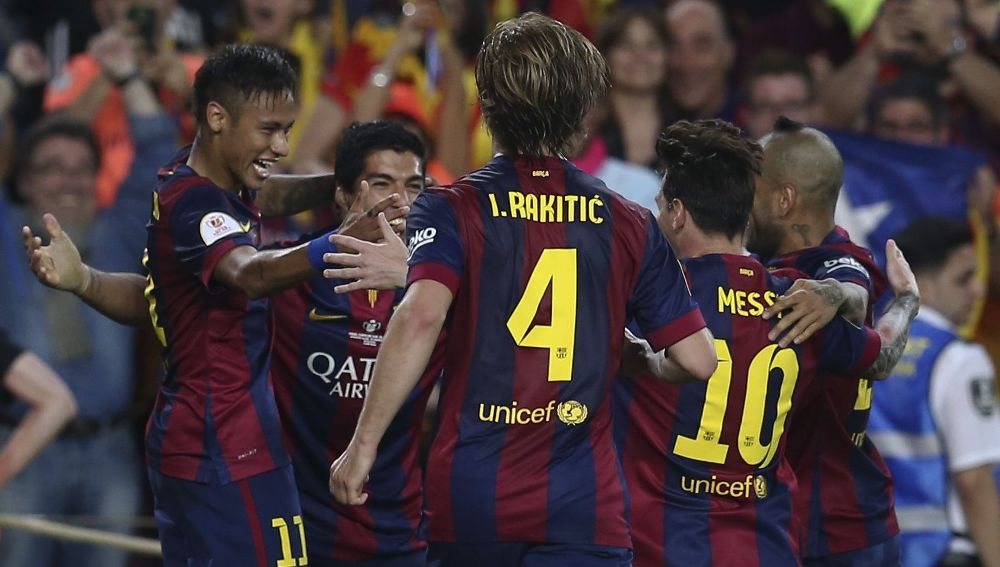 Los jugadores del FC Barcelona celebran uno de los goles ante el Athletic de Bilbao.