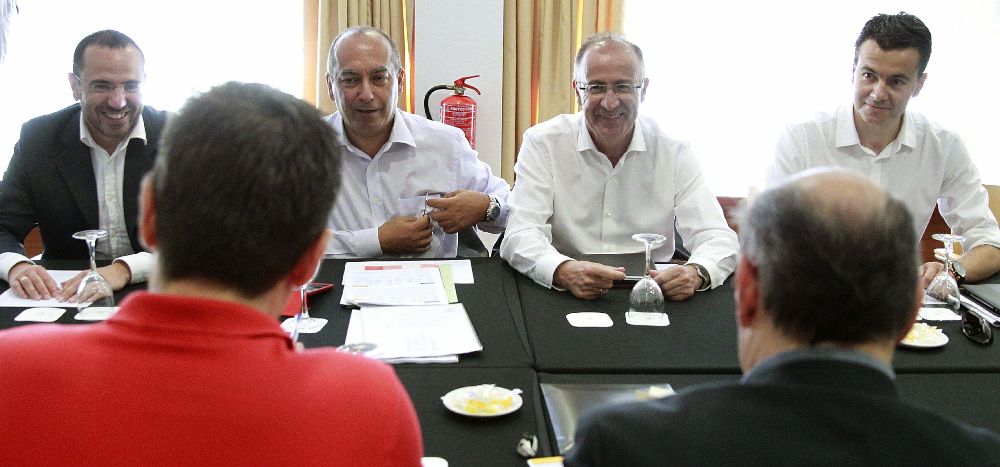 Las comisiones negociadoras de Coalición Canaria y el PSOE se reunieron hoy por segunda vez.